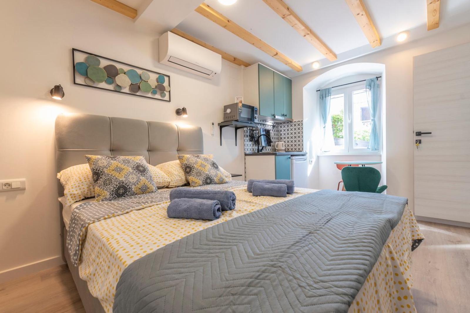 Guest house Old Town & Ela Place 3*