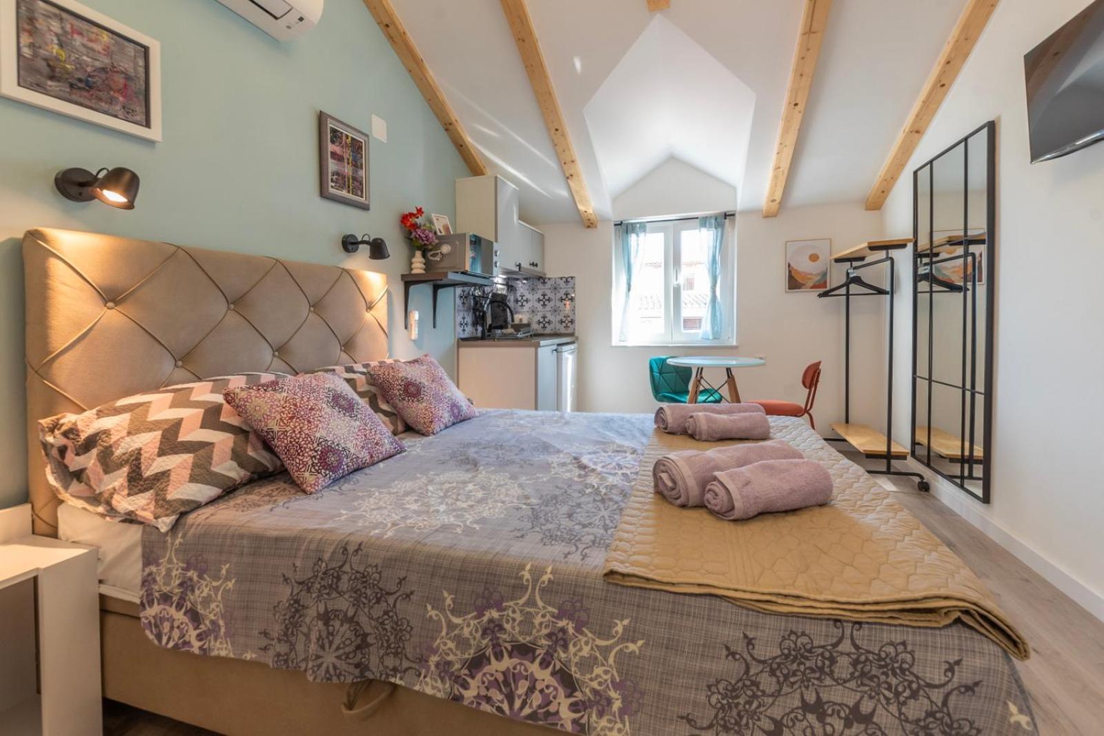Old Town & Ela Place 3* Split