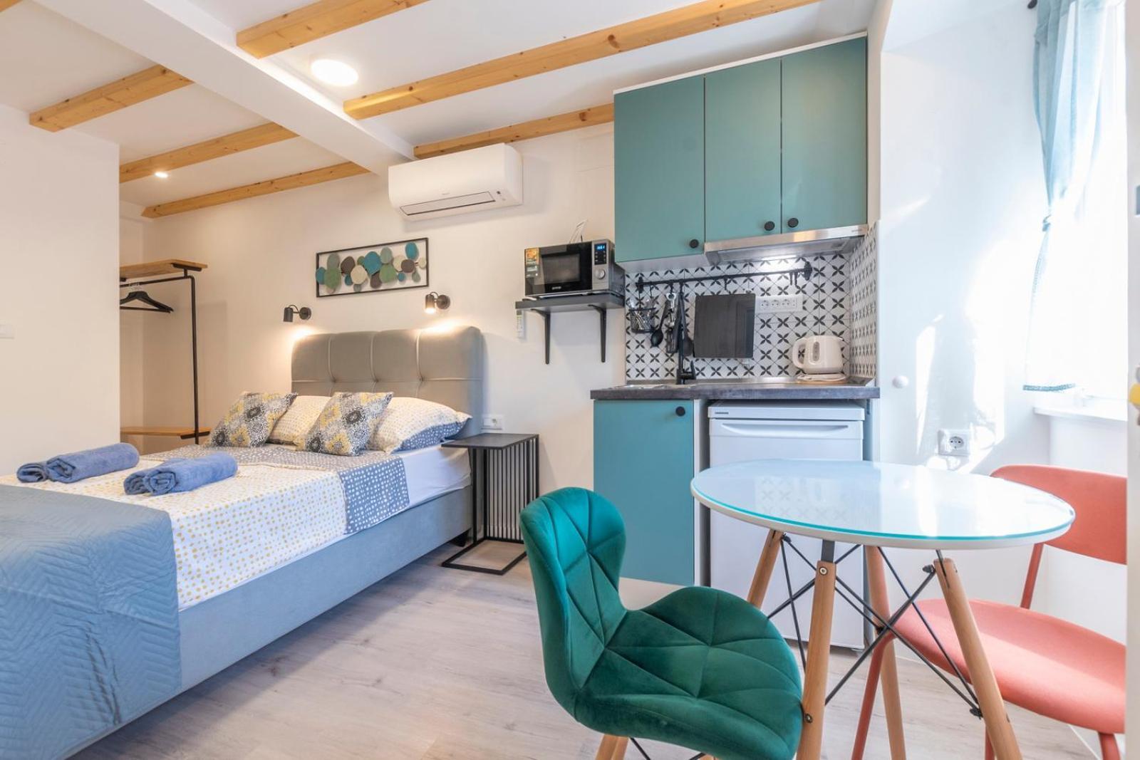 Old Town & Ela Place 3*