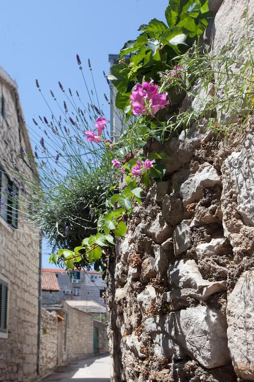 Guest house Old Town & Ela Place 3*