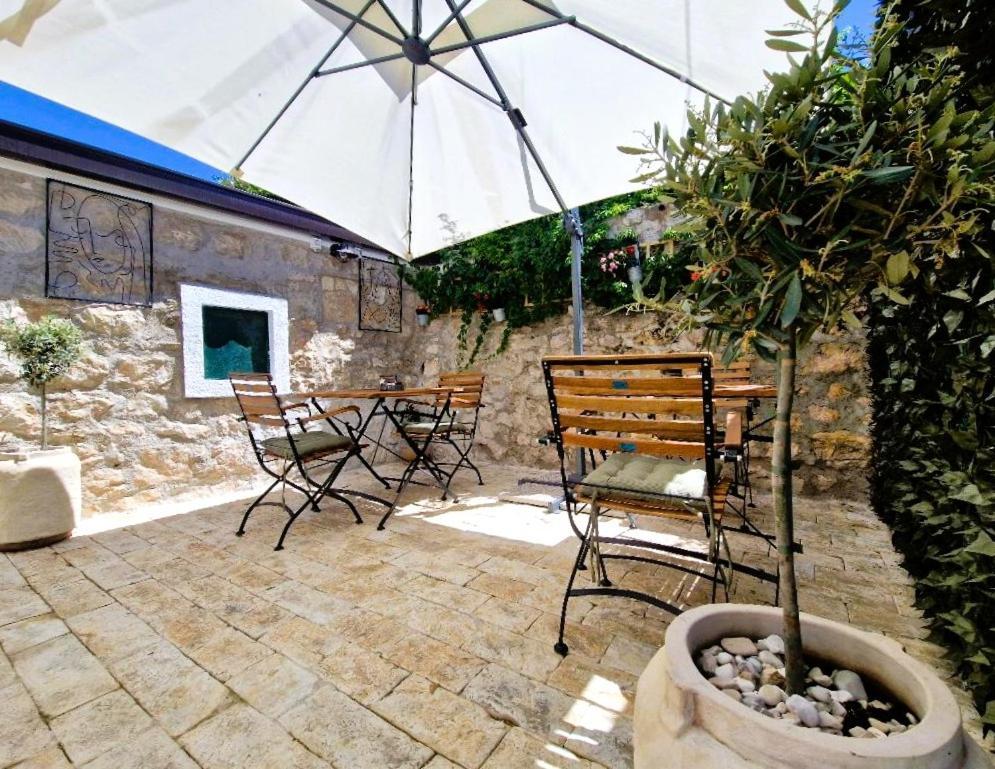 Penzion Old Town & Ela Place